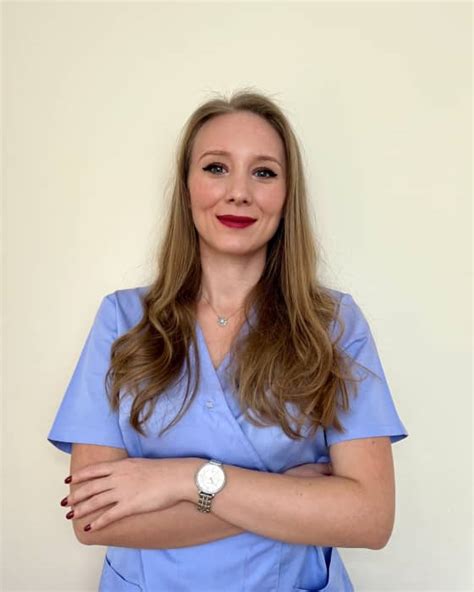 PRENEZ RDV : Dr IULIA UJICA, Chirurgien dentiste à Toulouse