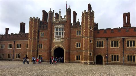 Private Hampton Court Palace Tour from London - wintechmobiles.com