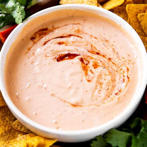 PSA: Spicy Chipotle Sauce is made of mayonnaise, NOT sour cream