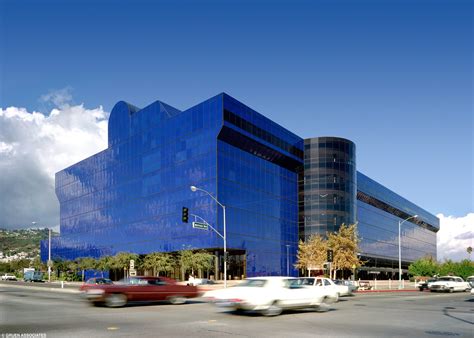Pacific design center. The Pacific Design Center’s Blue Building is a rectangular, six-story, mixed-use commercial structure located in West Hollywood. Encompassing 750,000 square feet of space, the building is of a massive horizontal scale and is situated at an off-kilter angle on its 19-acre site at the northeast corner of Melrose Avenue and San Vicente Boulevard. 
