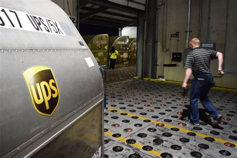 How much does a Package Handler make at UPS in Baltimore? Average UPS Package Handler hourly pay in Baltimore is approximately $16.88, which is 9% above the national average. Salary information comes from 42 data points collected directly from employees, users, and past and present job advertisements on Indeed in the past 36 months.. 