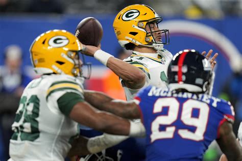 Packers have tougher path to playoffs after momentum-stopping loss to Giants