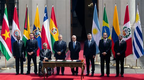 Pacto andino y la integración latinoamericana. - Einführung in das handbuch für hydrodynamische stabilitätslösungen.