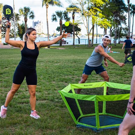 Paddlesmash - PaddleSmash is a new outdoor game that combines the best elements of Pickleball and Roundnet into a fun, and easy-to-learn game. Perfect for playing in your backyard or at the beach with your most ... 