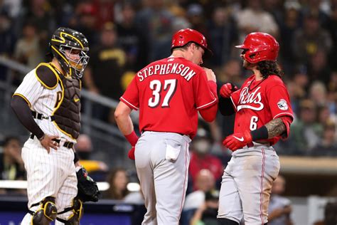 Padres host the Reds, try to continue home win streak