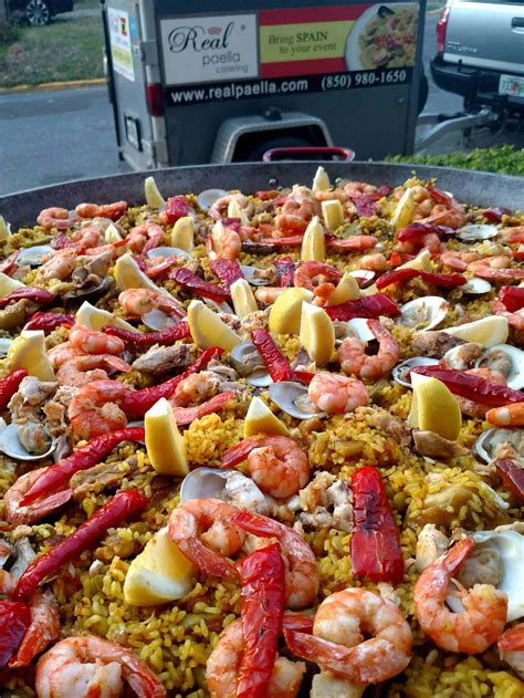 Paella catering. ¡Qué Paella! - Located in Orlando, FL - Delicious paellas for catering or prepared at your event! - Call us today for more information +1 (407) 633-0205 