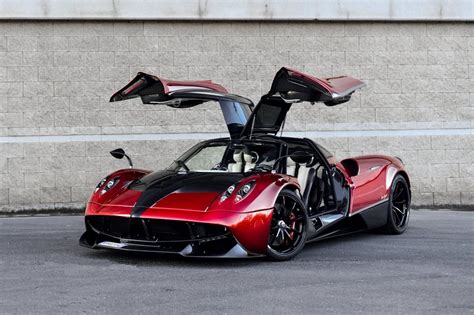 Pagani V12 60° 5980 cc twin turbochargers, developed on a bespoke basis by Mercedes-AMG. Pagani by Xtrac 7-speed transversal AMT (Automated Manual Transmission) or pure manual, with electro-mechanical differential. Monocoque in Pagani Carbo-Titanium HP62 G2 and Carbo-Triax HP62 with front and rear tubular subframes in CrMo alloy steel. 