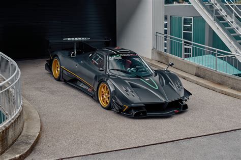 Pagani Carbo-Titanium HP62 G2 and Carbo-Triax HP62 monocoque with front and rear tubular steel subframes. Pagani V12 60° 36 valves 5980 cc twin turbochargers, developed bespokely for Pagani by Mercedes AMG. 590 kW at 5900 RPM. 1050 Nm from 2000 to 5600 RPM. Rear-wheel drive. Xtrac 7 speed transversal AMT with electro-mechanical differential
