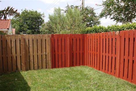 Paint fence. How to properly paint or stain a fence so it looks like a professional painter did it. Spraying and back brushing with an airless sprayer. MyFence stainin... 