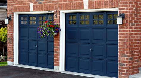 Paint garage door. Renewing your garage door’s paint job couldn’t be easier—just line off the area you want to paint, pick a shade and roll on a … 