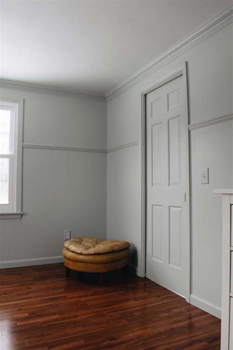 Painting walls and trim same color. Feb 2, 2013 · Alternatively, painting the chair rail (and trim) the same colour as the wall will create a striking monochromatic effect. If you keep the colour neutral and pale, the walls will simply fall away. 