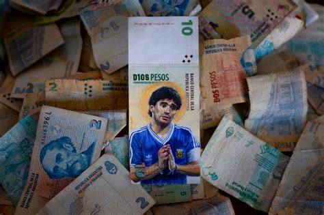 Paintings on pesos illustrate Argentina’s currency and inflation woes