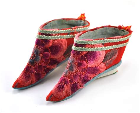 Pair ANTIQUE CHINESE Silk Embroidery LOTUS Foot Binding SHOES