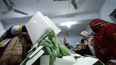 Pakistan''daki seзimlerde oy sonuзlarэ geliyor
