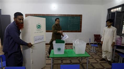 Pakistan'da oy verme işlemi başladı - Son Dakika Haberleri