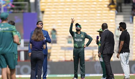 Pakistan wins toss, elects to bat against red-hot South Africa in must-win World Cup game