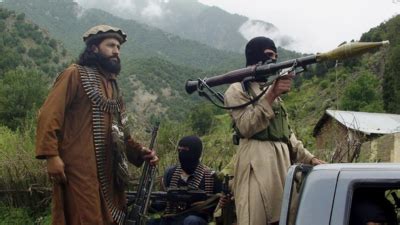 Pakistani Taliban militants have ambushed a military convoy in a border region, killing 6 soldiers