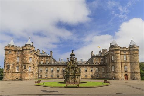 6 Jul 2023 ... As admitted by the Lord Chamberlain and Scottish Ministers in the the MoU, the Palace of Holyroodhouse is owned by the Monarch in right of the ....