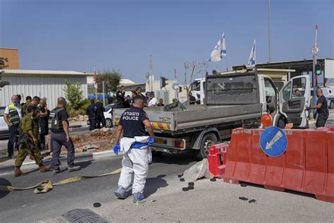 Palestinian kills 1 after ramming truck into soldiers at West Bank checkpoint and is fatally shot