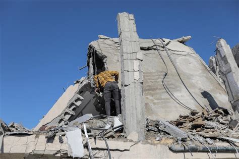 Palestinians dig through Gaza rubble for relatives’ bodies