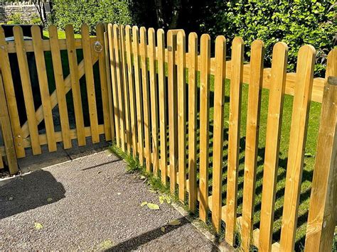 Palisade Fencing Traditional Palisade Fences Jackson Fencing ...