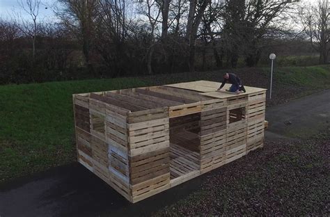 Pallet builder. If you’re looking to sell used pallets, it’s important to explore the various platforms available to you. Each platform has its own pros and cons, so understanding these can help y... 