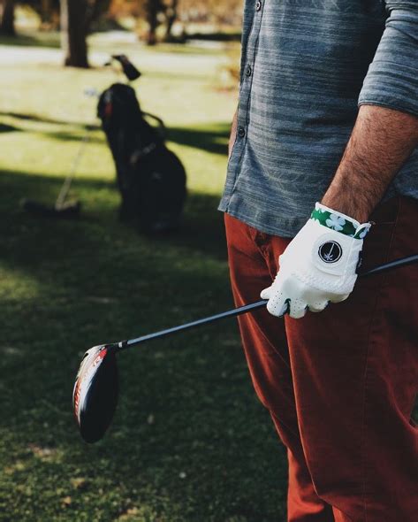 Palm golf co. Palm Golf Co. offers a variety of golf gloves, towels, headwear, and fleece for men, women, and youth. Shop online and save 20% on gloves when you subscribe. 