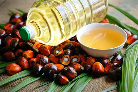 Palm oil bad for you. Palm oil's nutritional profile is similar to other cooking oils, according to the USDA. One tablespoon contains about 120 calories and 14 grams of total fat, including 7 grams of saturated fat ... 