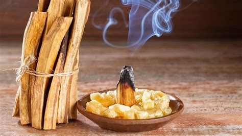 Palo santo scent. Palo azul is a herb that has traditionally been used to treat kidney problems, diarrhea and diabetes. It was also believed to prevent miscarriages. In modern markets, it is frequen... 