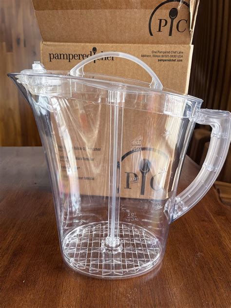 Pampered Chef Family-Size Quick-Stir Pitcher