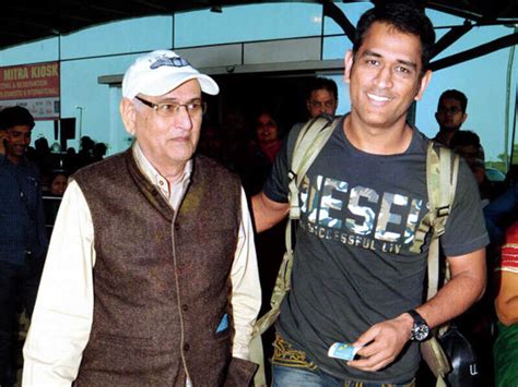 Pan singh dhoni age