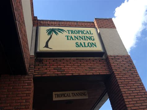 Panama city tanning salons. Indoor tanning can increase the risk of developing the two most common types of skin cancer — squamous cell carcinoma by 58% and basal cell carcinoma by 24%. 1 Using tanning beds before age 20 can increase your chances of developing melanoma by 47%, and the risk increases with each use. 2. The evidence that indoor tanning … 