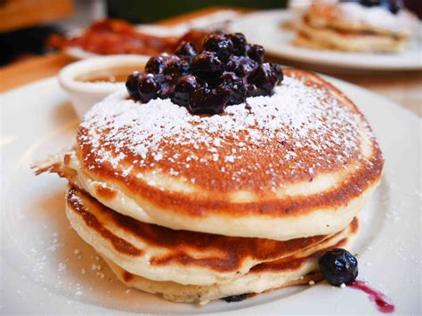 Pancake a new york. Super fluffy pancake recipe, just like the ones at Clinton St. in New York. Served with a wild blueberry compote and sweet-salty maple butter. 