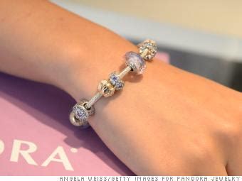 Pandora jewelry pay rate. Things To Know About Pandora jewelry pay rate. 