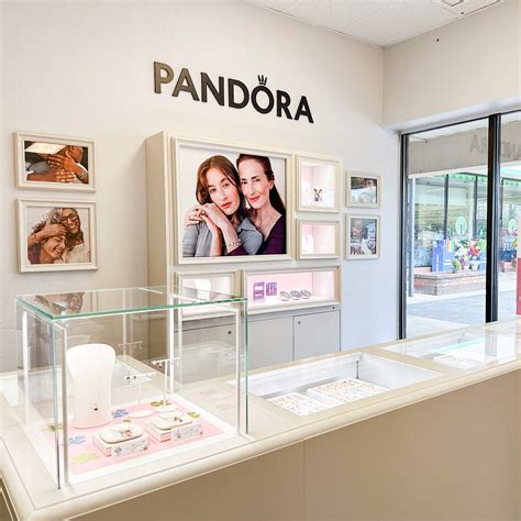 Pandora jewelry store manager salary. Things To Know About Pandora jewelry store manager salary. 