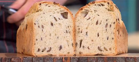 Pane alle olive ricetta Fulvio Marino da É sempre mezzogiorno