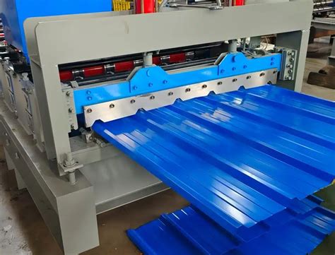 Panel roll forming machine.  On the basis of traditional roll forming ma...