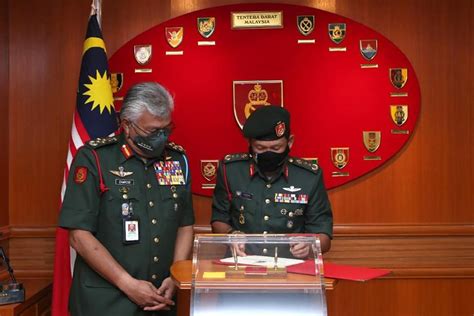 Panglima 2 Div: MEJ JEN AZHAN HJ MD OTHMAN - Berita Tentera - Facebook image 1