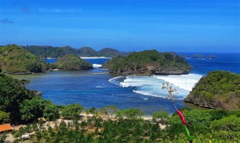 Pantai Teluk Asmoro Malang - Daya Tarik, Aktivitas Liburan