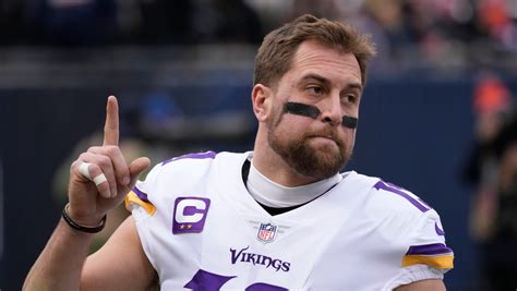 Panthers agree to terms with free agent WR Thielen