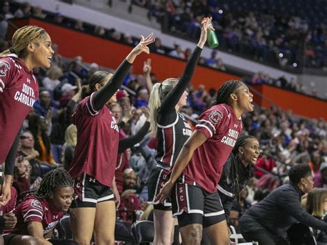 Paopao scores 17 as top-ranked South Carolina cruises past Florida 89-66 in SEC opener for both