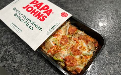 Fresh spinach. Jalapeno peppers. Banana peppers. Green peppers. If you forgot your lunch at home or find yourself in a situation where eating at Papa John’s is unavoidable, then use these tips to keep it low-carb. #1. Ask about your options. As we mentioned above, the menu at Papa John’s may vary depending on location.. 