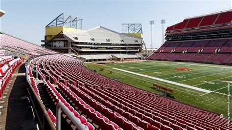 Papa johns cardinal stadium. Jan 31, 2023 · Cardinal Stadium is no more. The University of Louisville and L&N Federal Credit Union reached a 20-year, $41.3 million naming rights deal on Monday. 