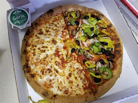 Papa johns germantown. Papa John’s is one of the largest pizza chains in the world, with over 5,000 locations in 45 countries. But it all started with a small pizza shop in Jeffersonville, Indiana. In th... 