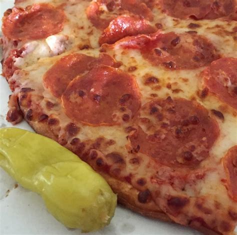 At Papa Johns, we’ve got several vegetarian and vegan pizzas, sides and desserts to enjoy. Our vegan pizzas are topped with delicious vegan cheese - and with our vegan sides, you can enjoy our classic sides with vegan cheese or try something different with our cauliflower wings. Our vegan desserts include freshly-baked desserts and vegan tubs .... 