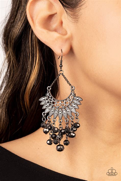 Paparazzi Jewelry Earrings Chromatic Cascade - Black