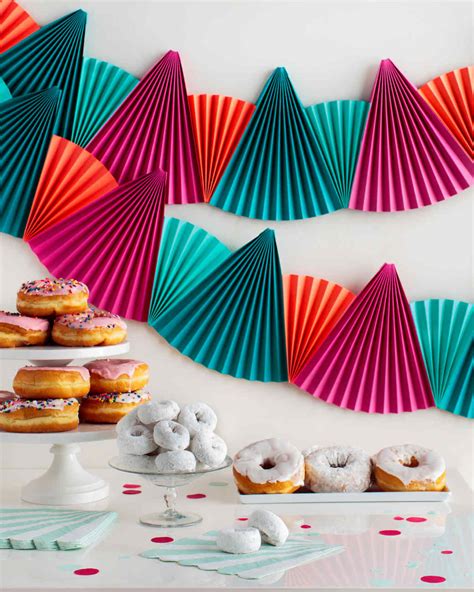 Make your own honeycomb decor with the papercraft PDF template of
