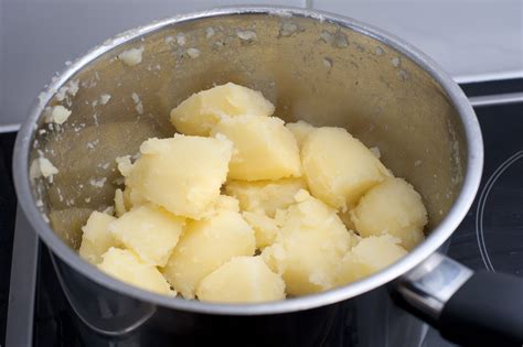 Parboiled potatoes. Instructions. Bring a pot of salted water to a boil in a large saucepan while you peel and cut the potatoes. Blanch the potatoes in the boiling salted water for 4 minutes while you pre-heat the air fryer to 400ºF. Strain the potatoes and rinse them with cold water. Dry them well with a clean kitchen towel. 