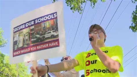 Parents hold rally for improved security ahead of Highland Park school district meeting