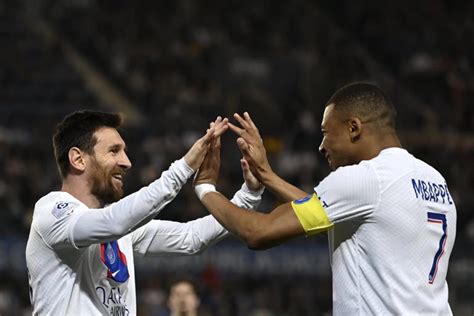 Paris Saint-Germain wins record 11th French league title